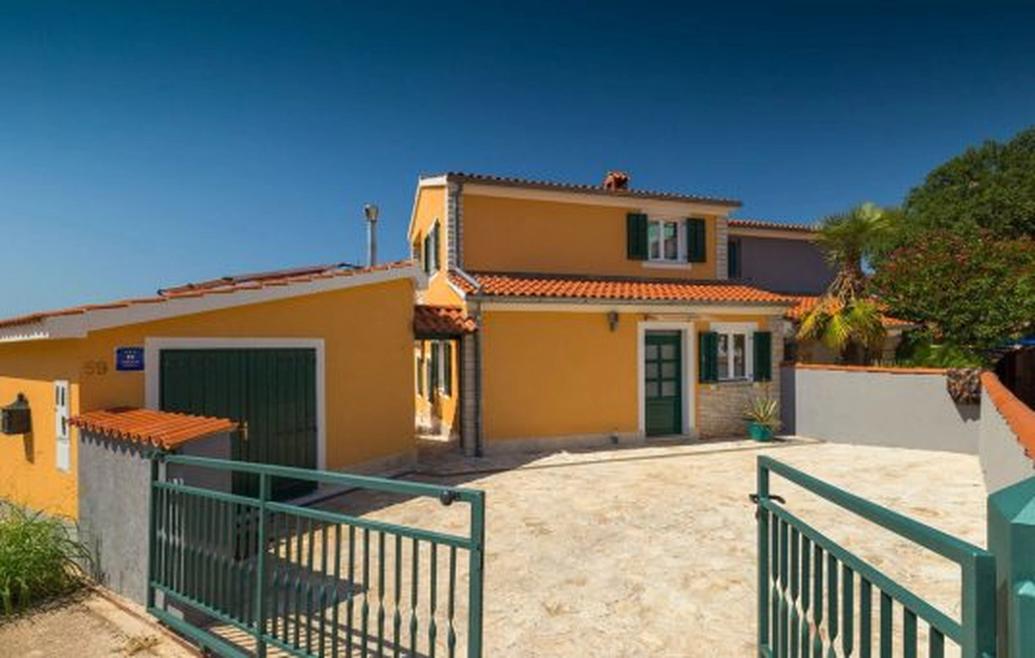 Casa Susanna in Kaštelir-Labinci - Ferienhaus Außenansicht